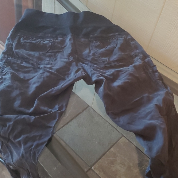 Lululemon capris - Picture 6 of 6